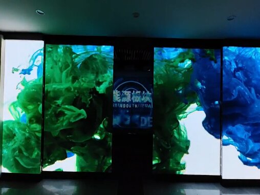 LED開合門滑軌屏-蘇州好奇數字科技有限公司