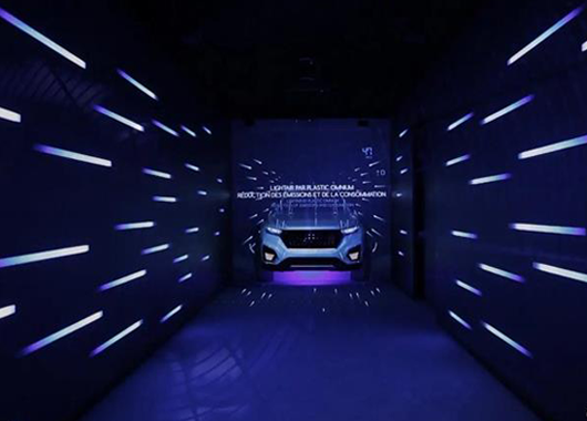 折幕投影在產品發布會的應用場景