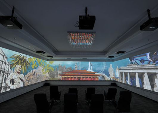 折幕投影在會議室的應用場景