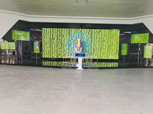 觸摸一體機和LED顯示屏多屏聯動-蘇州好奇數字科技有限公司