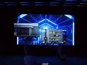 智能倉(cāng)儲(chǔ)機(jī)械臂和LED屏幕的互動(dòng)演繹